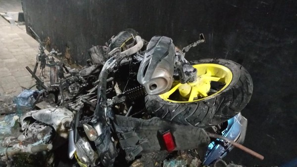 Geng Motor Serang Permukiman di Makassar, Warga Melawan hingga Satu Motor Terbakar