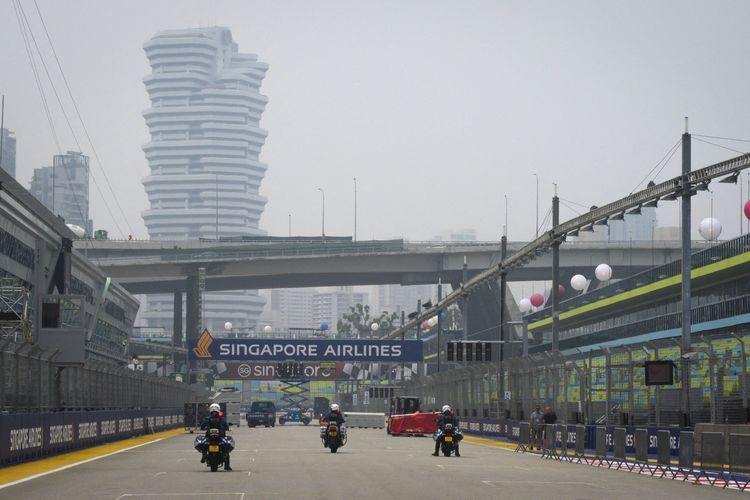 Kabut Asap Karhutla Indonesia Selimuti Singapura saat F1 Digelar