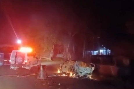 Diduga Tabrak Anak Kecil, Mobil Toyota Avanza Dibakar Massa di Timika