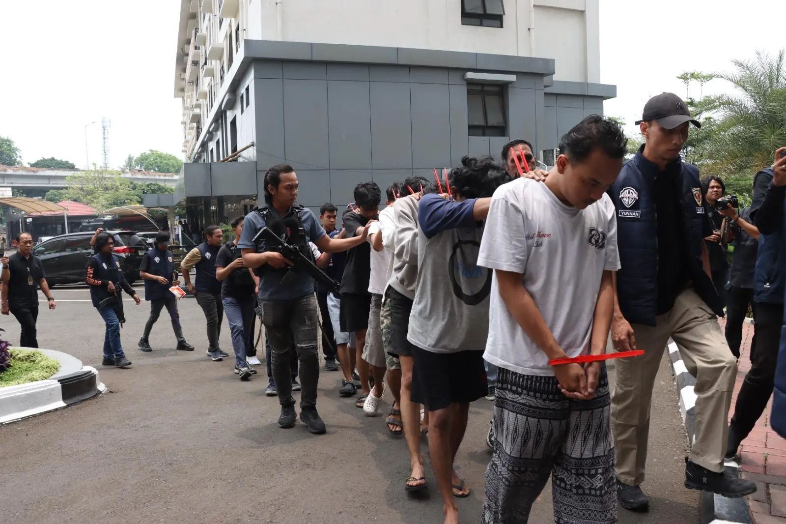 19 Orang Diamankan dalam Tawuran Maut di Jakbar, Pelaku Penyiraman Air Keras Diburu