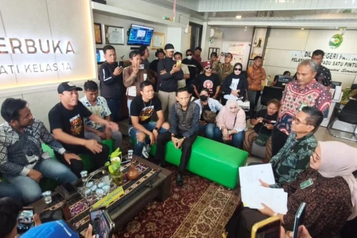Geger di PN Pati! Botok Siram Jubir Pengadilan Usai Singgung Dugaan Suap Rp1 Miliar