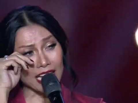 Anggun C Sasmi Menangis Saat Nyanyikan Tanah Airku Usai Indonesia Juara